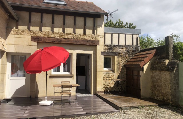 Maison à 4 km de la Mer. Terrasse et Cours Fermée. Chien Accepté