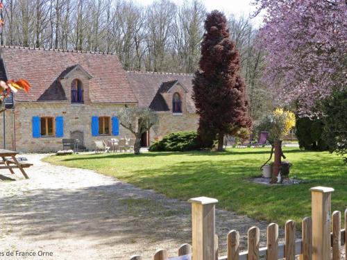 Maison ancienne avec jardin clos en forêt - FR-1-497-144