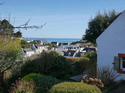 Maison au bord de mer avec jardin paysager, proche port et commerces à Sauzon - FR-1-418-49