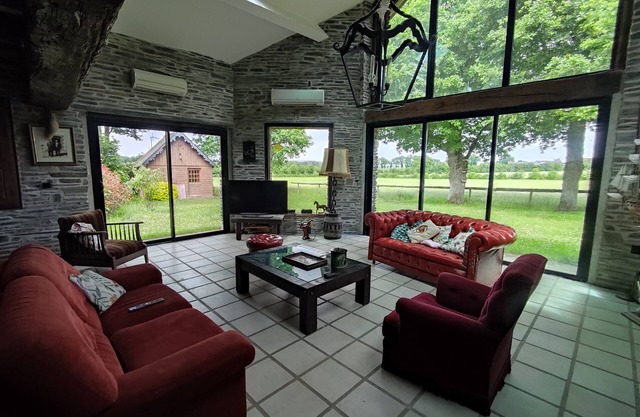 Maison bretonne avec piscine chauffée - vue exceptionnelle sur la nature