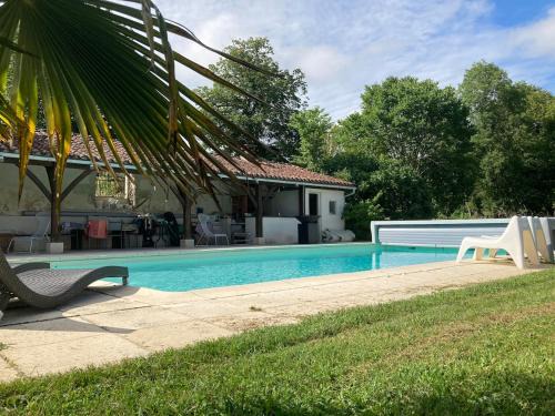 Maison de campagne avec grande piscine
