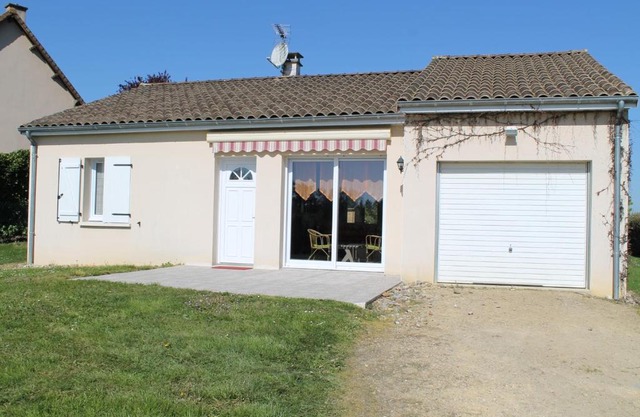 Maison de plain-pied avec jardin clôturé, proche Thermes St Roch - 3 chambres, WiFi, cuisine équipée - FR-1-541-46
