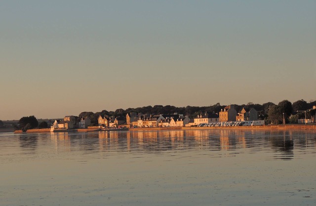 Maison de retrouvailles, between sea and countryside in the land of parish enclosures