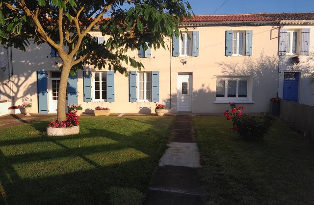 Maison de Vacances Spacieuse au Calme Pour 8 Pers Proche Talmont-sur-gironde
