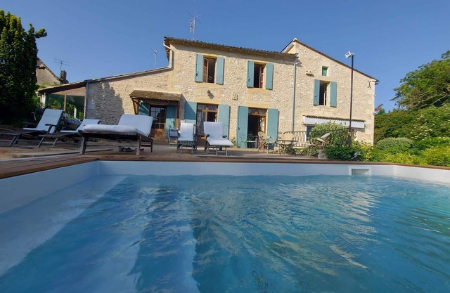 Maison Familiale au Bord de Rivière Avec Piscine