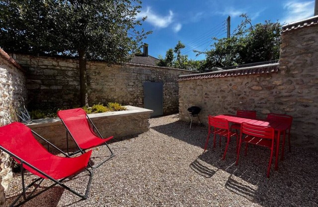 Maison Familiale Style Atelier & Cour Extérieure