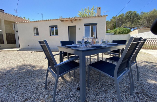 Maison de L'etang de Berre, Douceur de Vivre en Provence