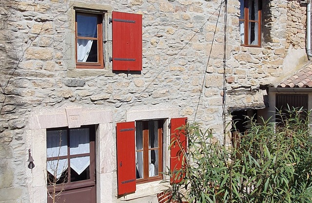 Maison La Cosy is a romantic cottage with antique character and charm