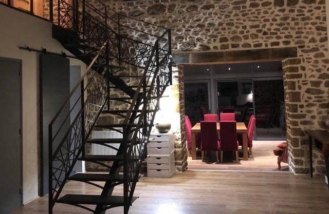 Maison Pleine de Charme Avec Jacuzzi à Proximité de la Cité Corsaire