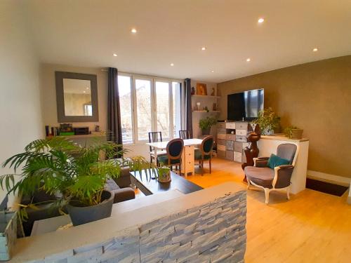 Maison T3 cosy, jardin, bureau & parking privé