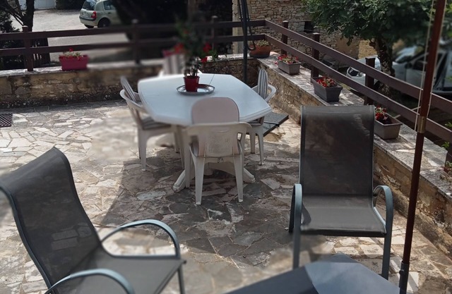 Maison Typique du LOT Près Piscine Communale et Animaux Admis