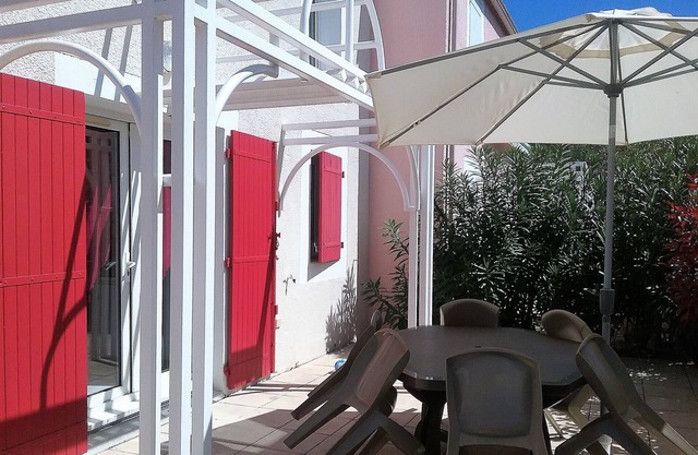 Maisonette in Residence with Pool
