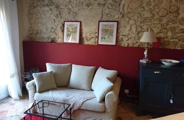 Maisonette with terrace in Provencal village