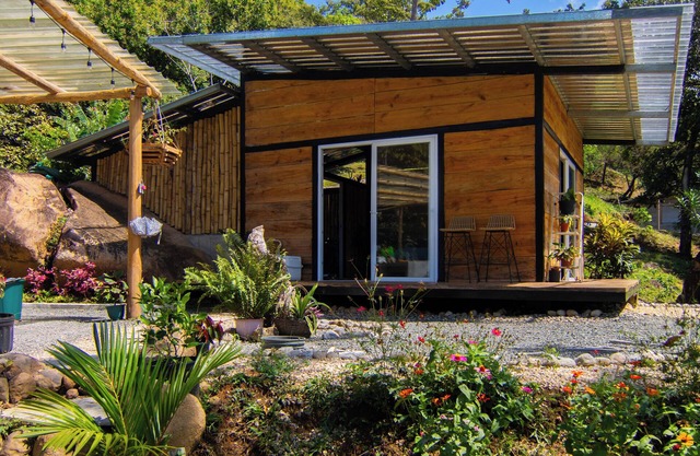 Malaya Lodge⎯ Romantic off grid cabin near Panama City
