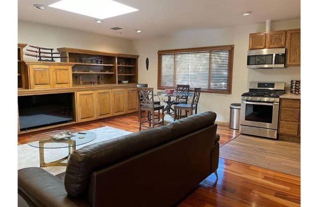 Malibu Canyon, Calabasas 1+1 Luxury Guest Suite