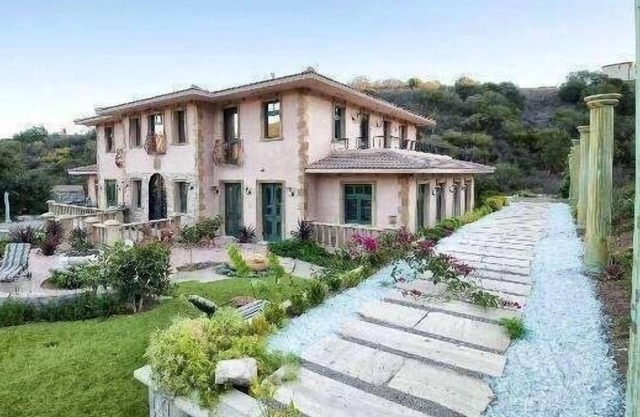 Malibu Tuscany Paradise spacious Villa Swimming Pool& private gated neighborhood