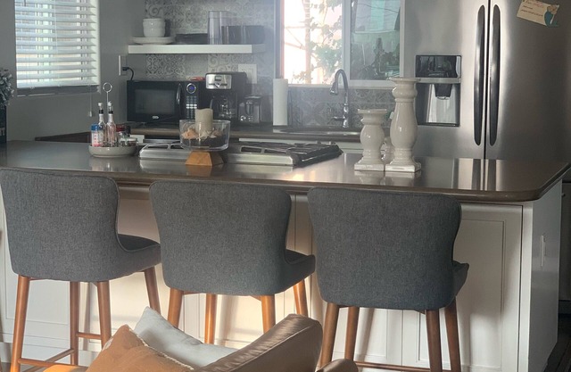 ☀️🏖️🏄🏻‍♂️👙🛼🏐Manhattan Bch adjacent to Hermosa Bch, 2 🚘 Garage, gated patio