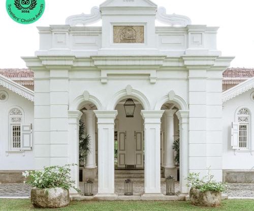 Maniumpathy Hotel