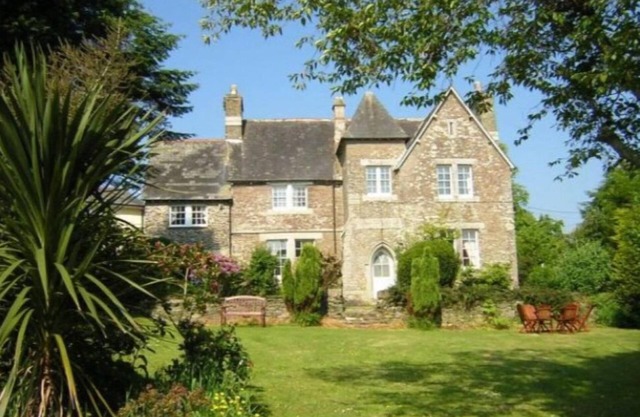 Manor House with gardens, hot tub & sea views, sleeps 21 with cottage