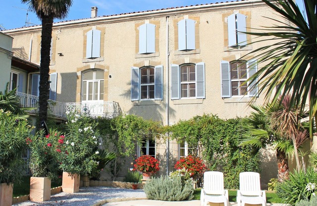 Mansion with enclosed garden, PRIVATE Pool - near Carcassonne