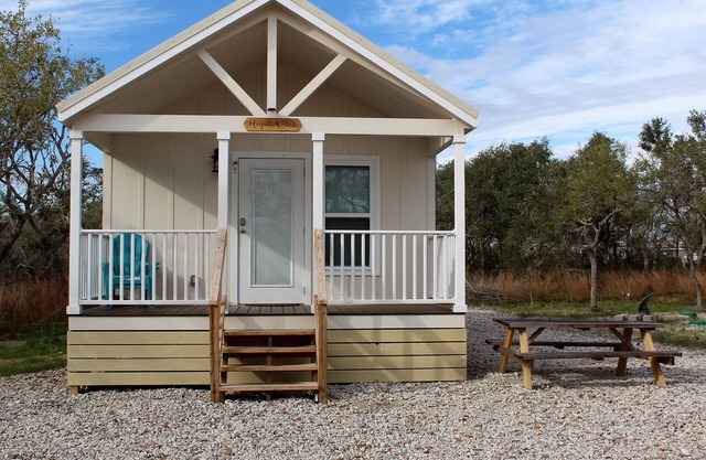 Maple Oak -Beautiful New Tiny Cottage - Perfect Family Getaway
