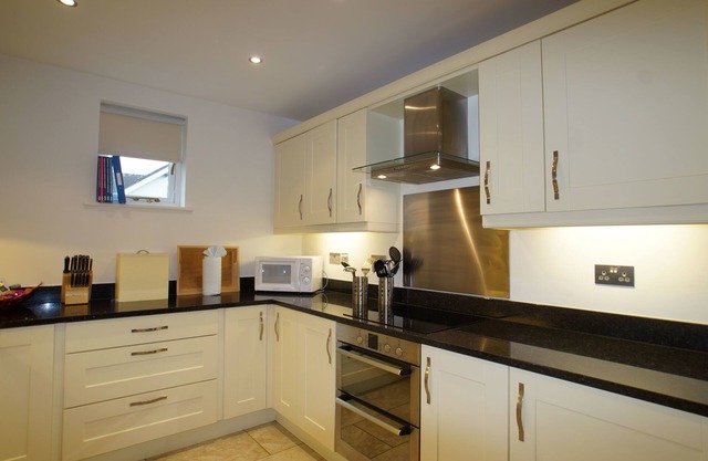 MARGARET HOUSE, family friendly, with a garden in Pooley Bridge