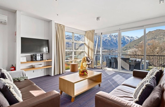 Marina Quarters 406B | Waterfront views