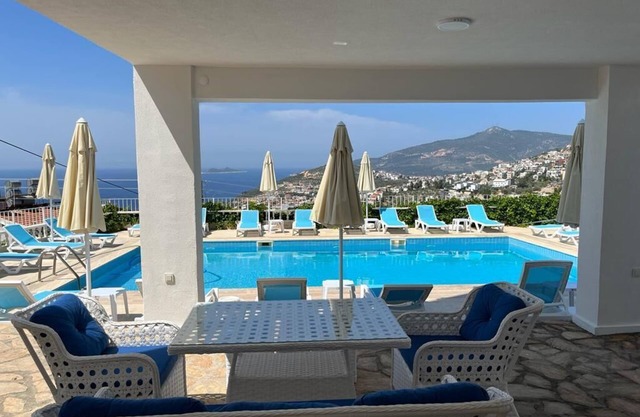 Marquis Blue Hotel