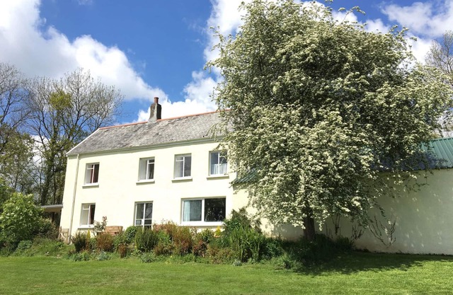 MARSH COTTAGE, pet friendly, with a garden in North Molton