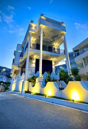 Martin Luxury Hotel