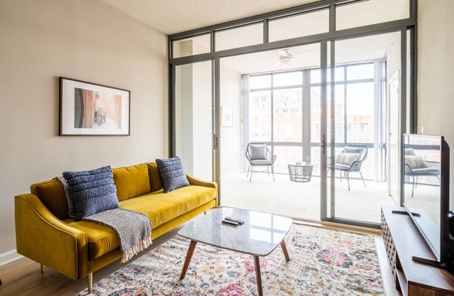 Marvelous Court House 1BR w/Pool & Gym, nr Restaurants, by Blueground