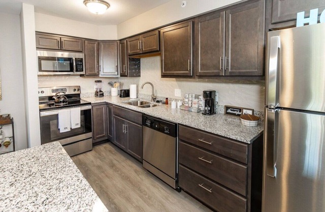 Mary - H · Conveniently Located 2bd 2ba Apt w/Pool & Wi-Fi