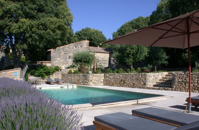 Mas d'Oléandre is a Provencal farmhouse situated in a small hamlet.