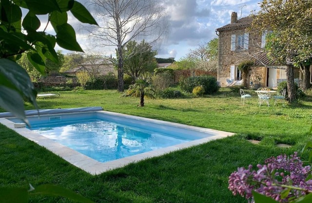 Mas LES ROMARINS, 10min Uzès, pool & large garden, cosy, great family experience