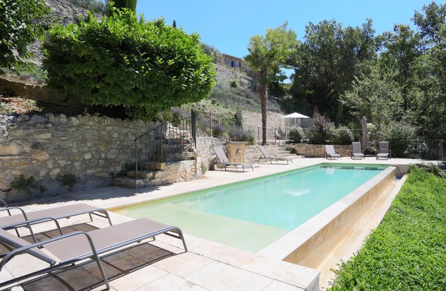 Mas Provençal dans un petit hameau avec vue panoramique sur le Luberon