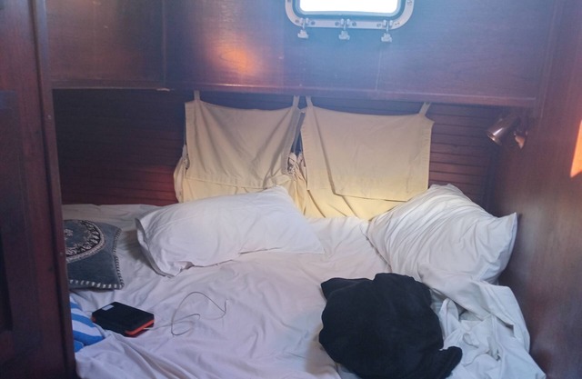 Master Cabin Bed Room in Yailing Yacht(can sleep two)