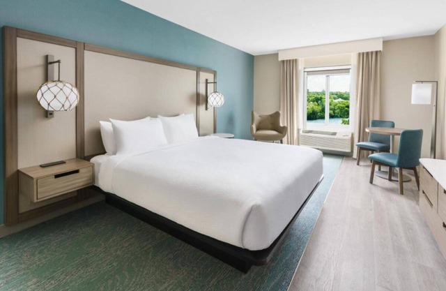 Maximum Comfort! Enjoy Outdoor Pool & Free Breakfast, Pets are Allowed!