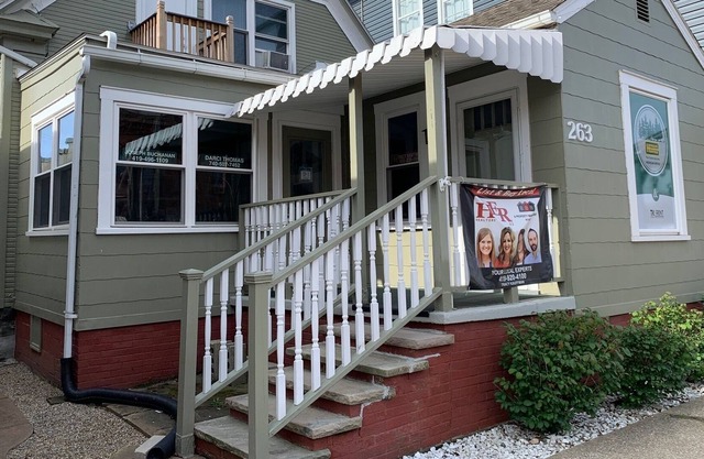 May 12-14 Available - 2nd Floor 1 Bedroom Apt Downtown Loudonville/Mohican