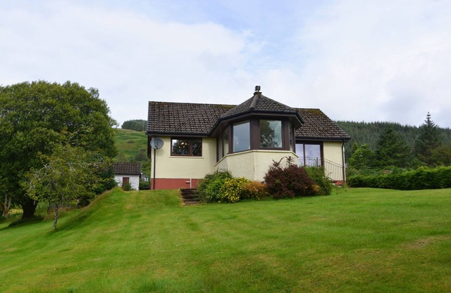 Maybank self catering sleeps 8, pets welcome.