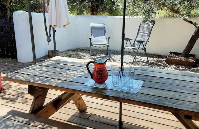 Mazet 50m2, Proche des Plages et du Village, Entouré D'espaces Verts
