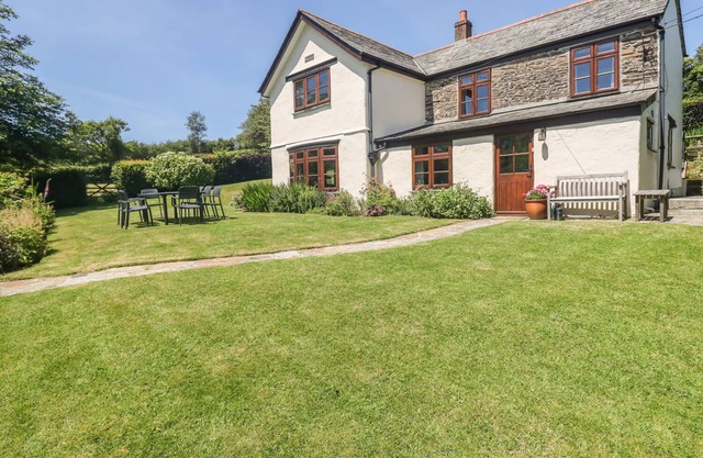 MEADOW LEA, pet friendly, character holiday cottage in Pensilva
