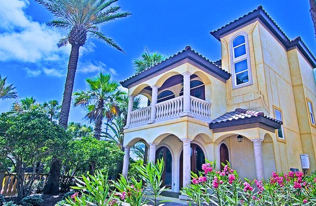 Mediterranean Villa, Lagoon Pool & Hot Tub, Private Beach Access, Pet Friendly