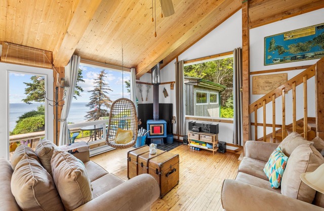 Megvy - Oceanfront Property with Beach Access