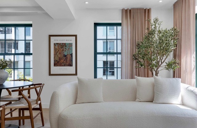 Mercer-1 Bedroom Corner -Free parking