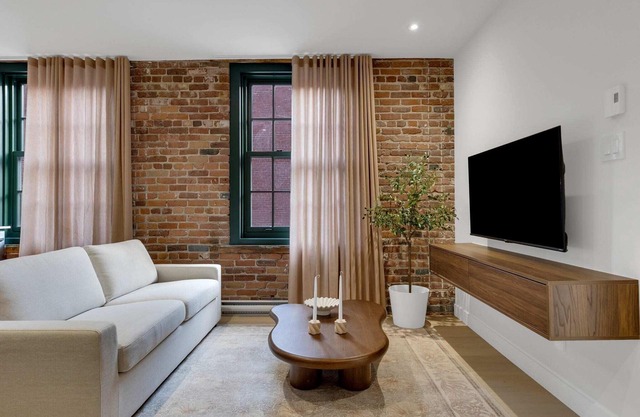 Mercer-1 Bedroom+Sofa Bed-Free parking