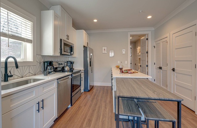 Merry Melrose -mins to Broadway- Sleeps 6