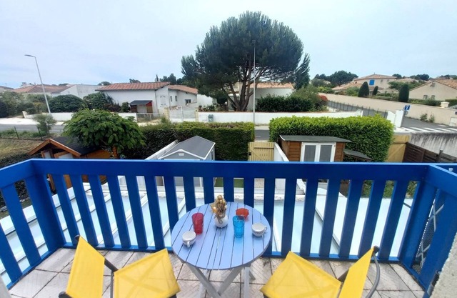 Meschers sur Gironde - APARTMENT - residence on the PORT with BALCONY