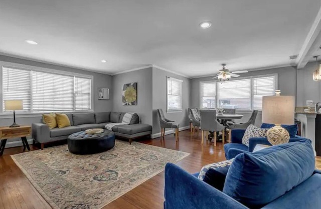 Meticulous Main St Ranch 3 Bd Lux Apt Front Unit