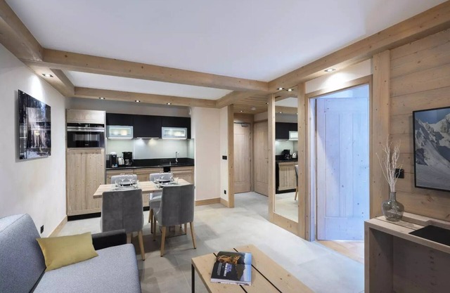 MGM Hotels & Residences - Residence Le Roc des Tours * - 2 Room Apartment 4 People Prestige Mountain View