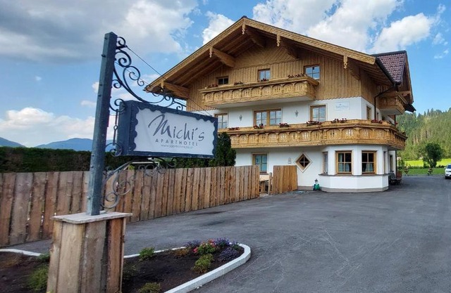 Michis Aparthotel